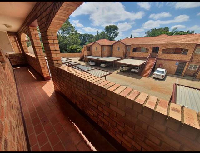 2 BEDROOM APARTMENT FOR SALE IN NEWLANDS